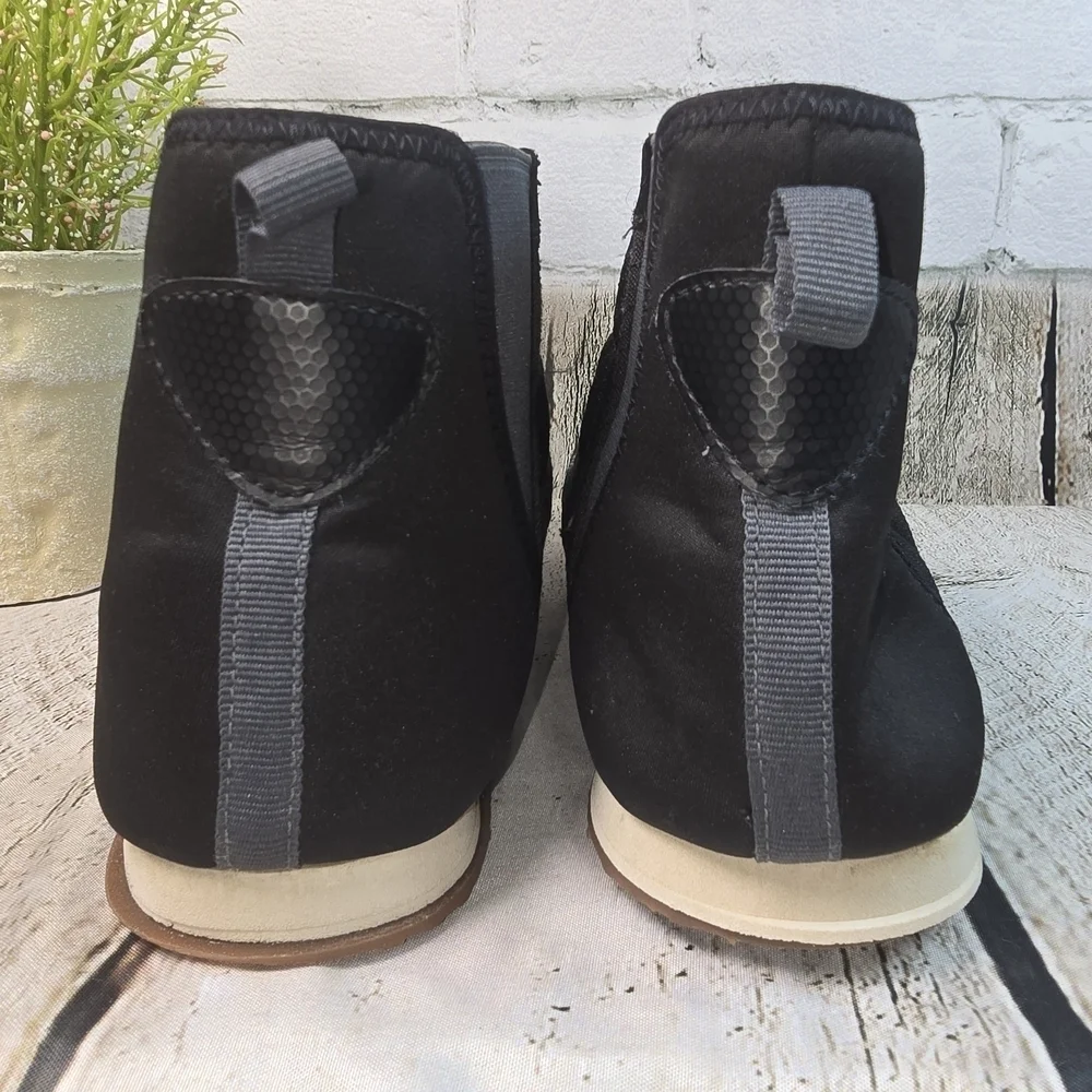 TEVA REEMBER MID TOP BOOT WOMENS BLACK QUILTED NYLON WINTER RAIN SIZE 6